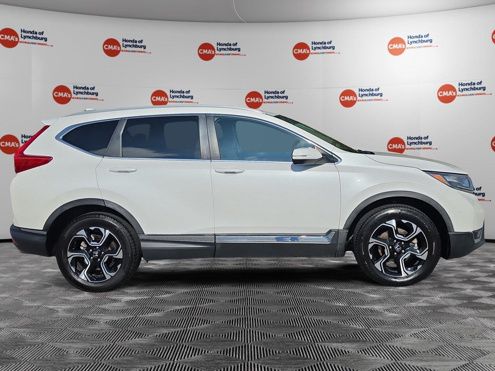 Used 2019 Platinum White Pearl Honda Touring image 6