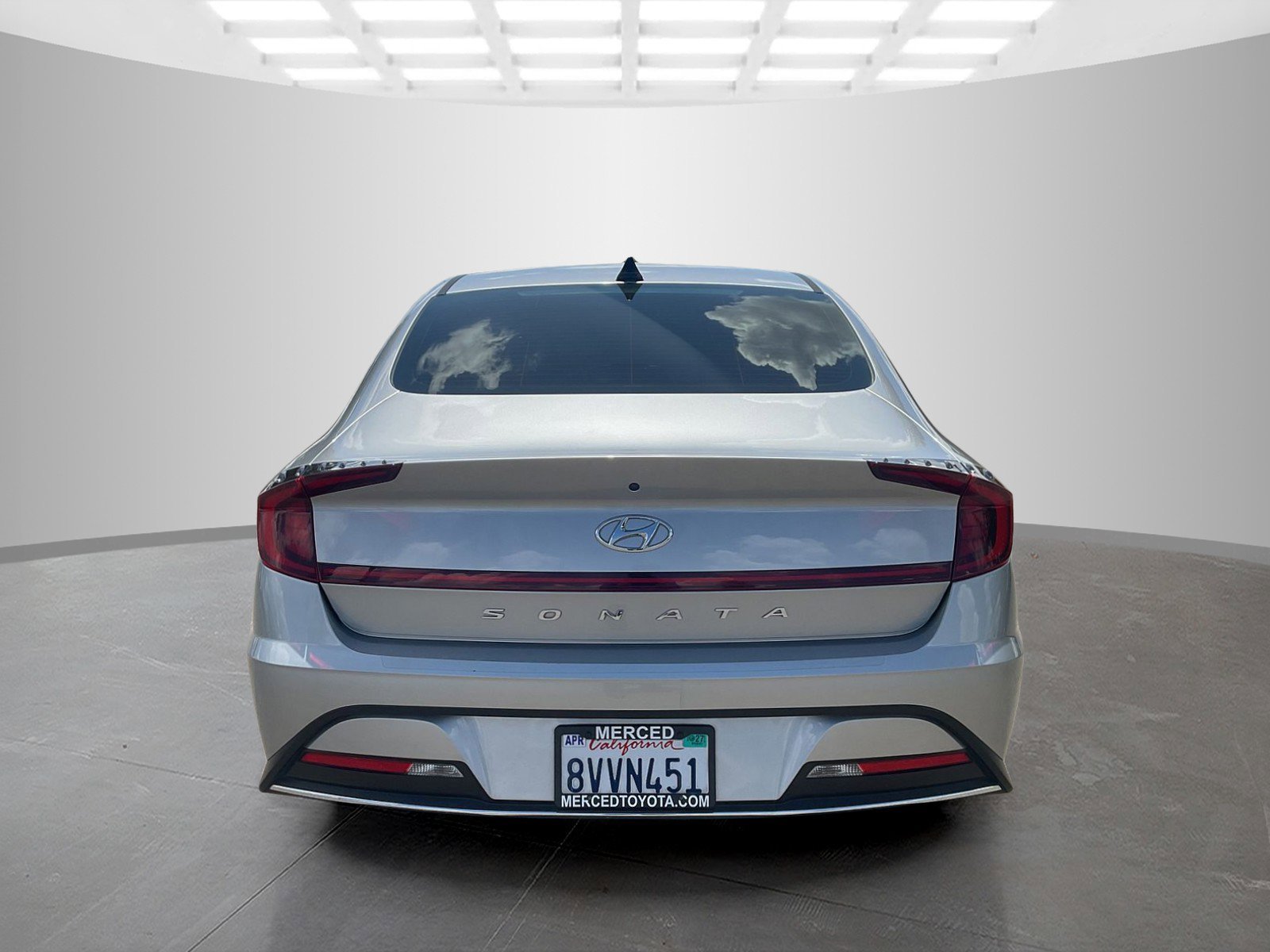 Used 2021 Shimmering Silver Pearl Hyundai SE image 4