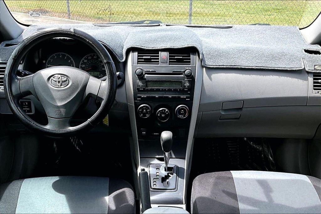 Used 2009 Silver Toyota Base image 15