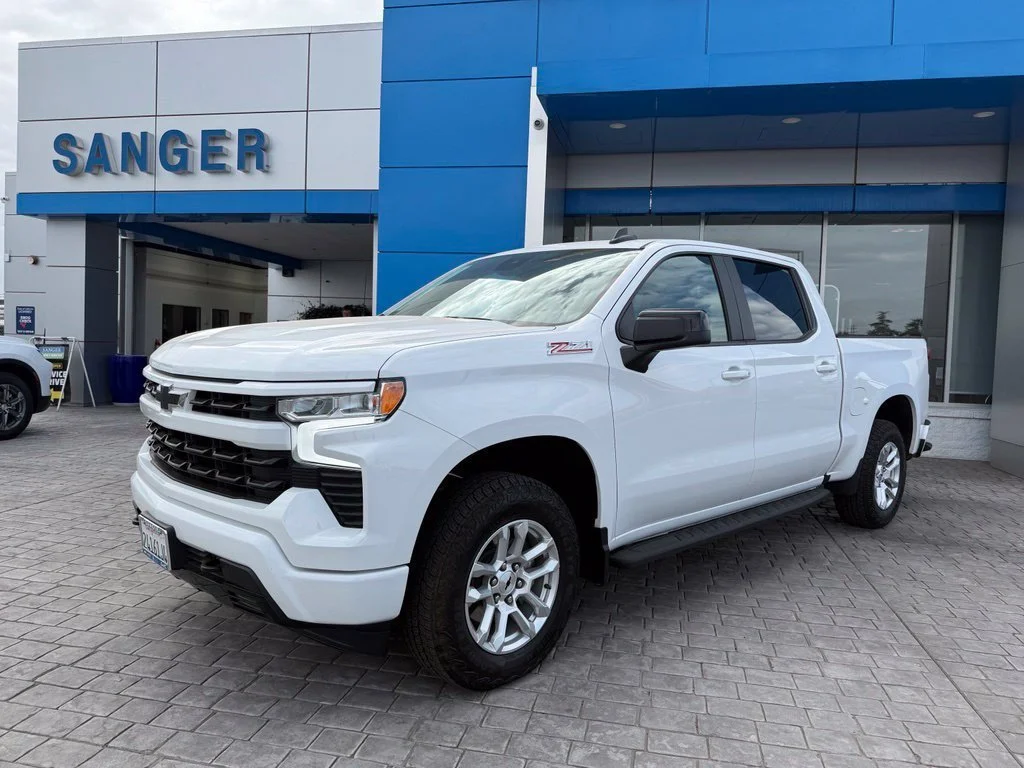 Used 2026 Summit White Chevrolet RST image 4