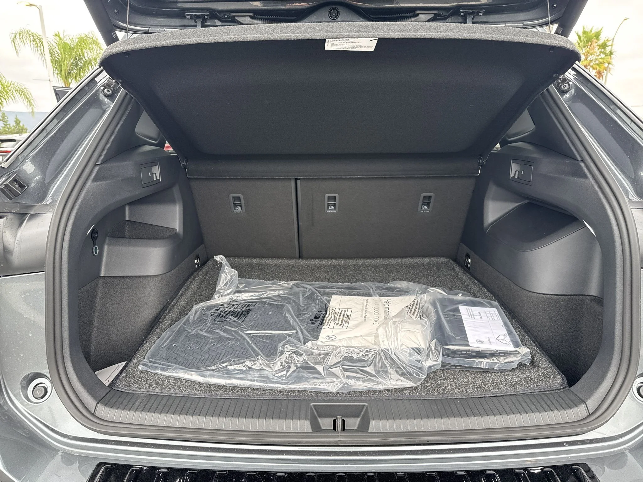 New 2026 Platinum Gray Metallic Volkswagen SE R-Line Black image 33
