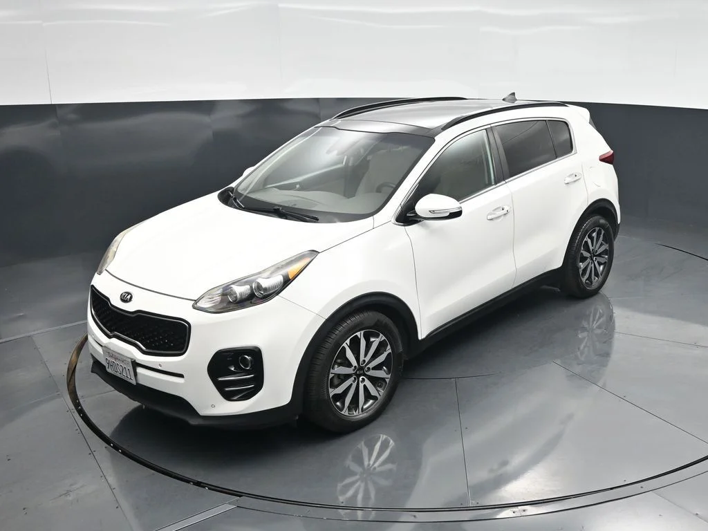 Used 2018 White Kia EX image 37