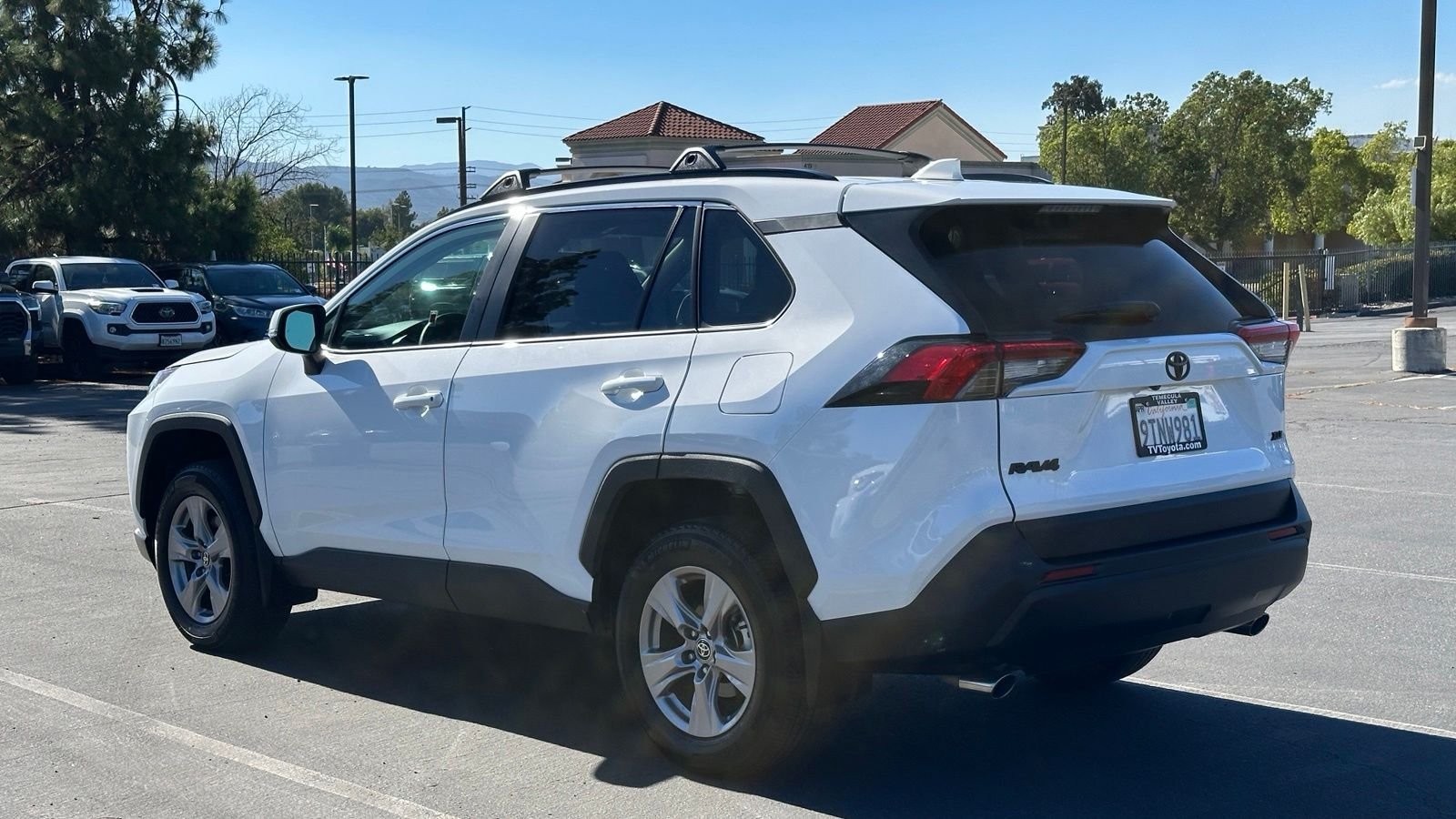 Used 2025 Ice Cap Toyota XLE image 3