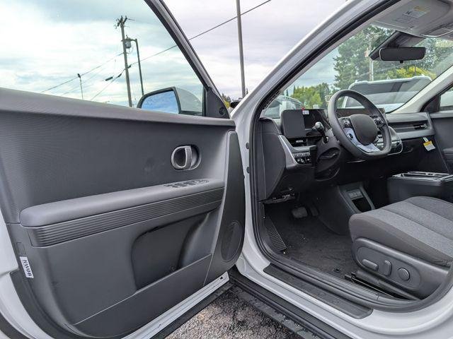 New 2026 White Hyundai SE image 19