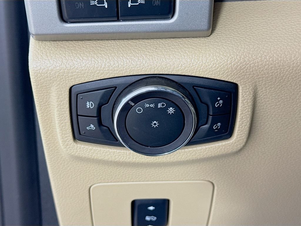 Used 2017 Oxford White Ford Lariat image 15