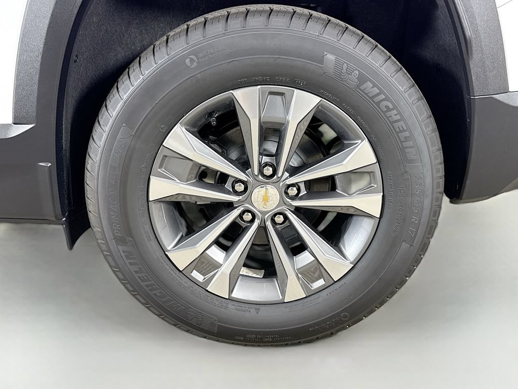 New 2026 Summit White Chevrolet LT image 31