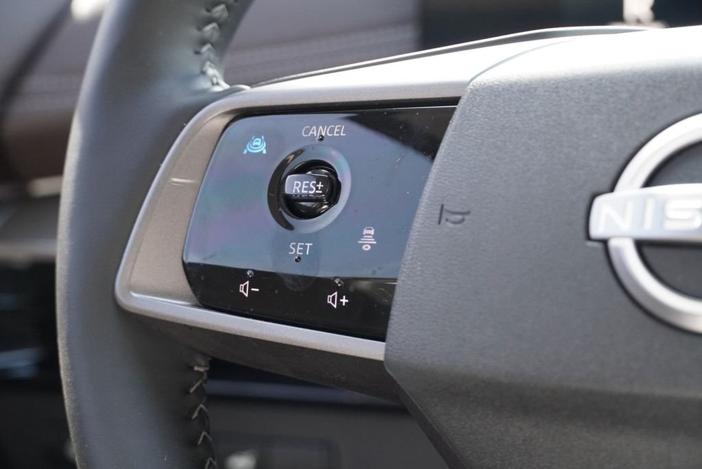 Used 2025 Black Nissan Platinum image 30