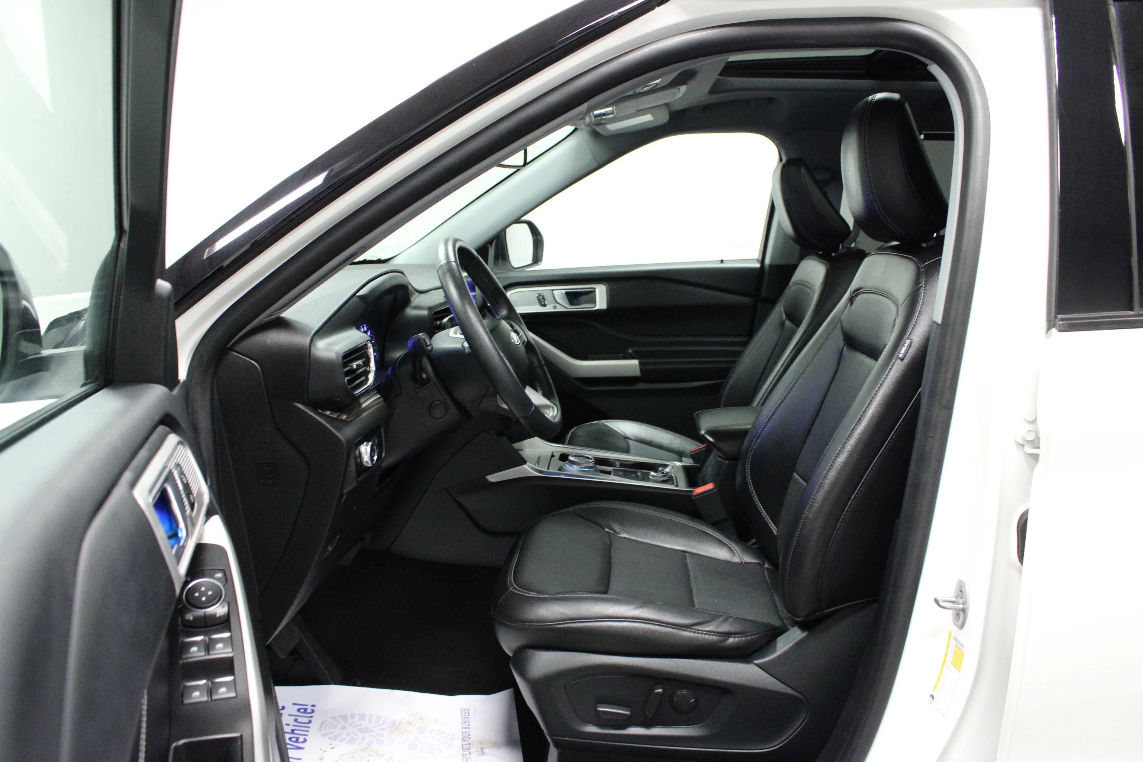 Used 2022 White Metallic Ford Limited image 12