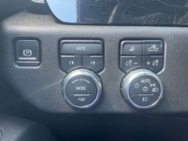 Used 2025 Titanium GMC SLT image 27