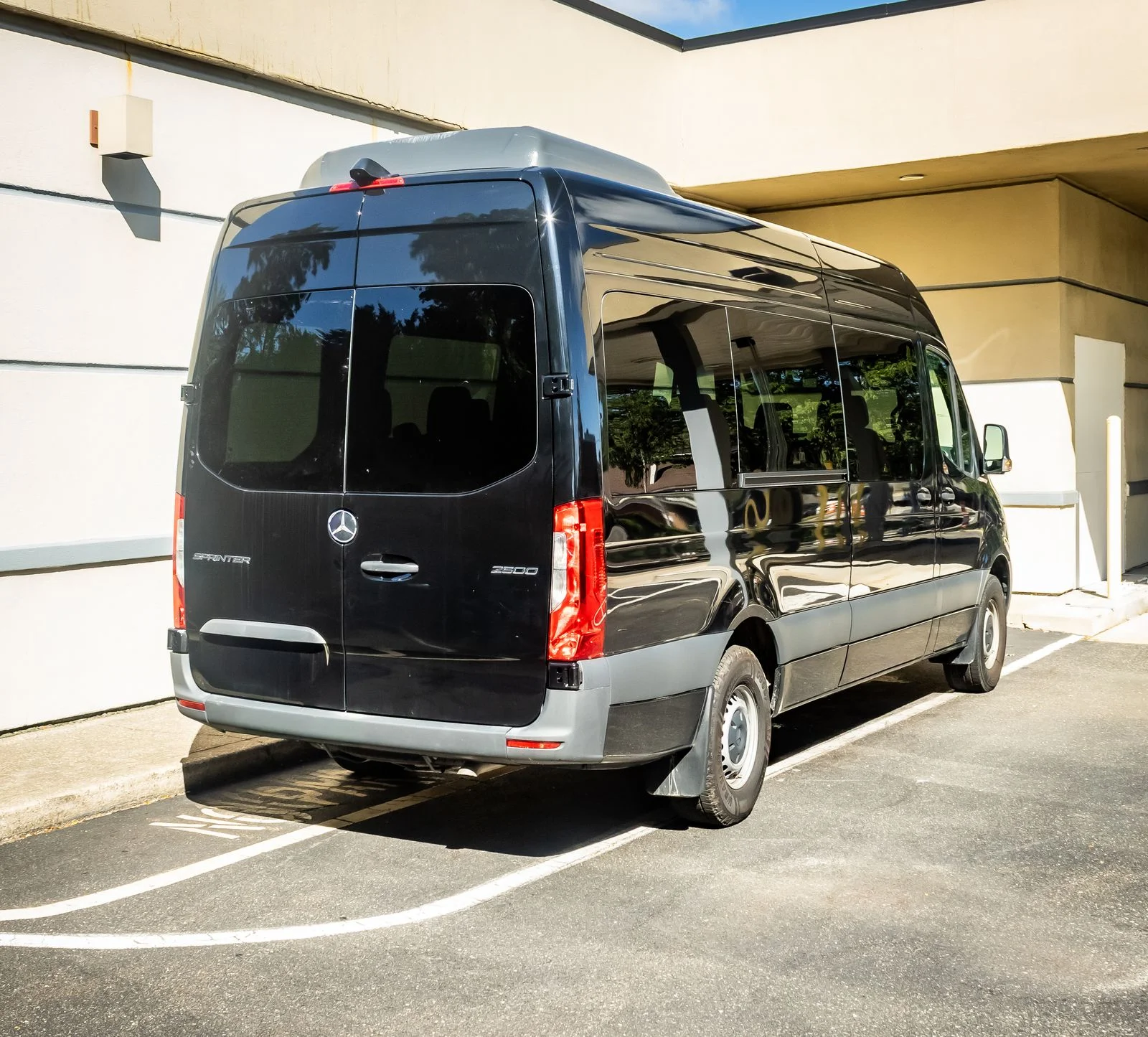 Used 2025  Mercedes-Benz Passenger 170 WB image 7