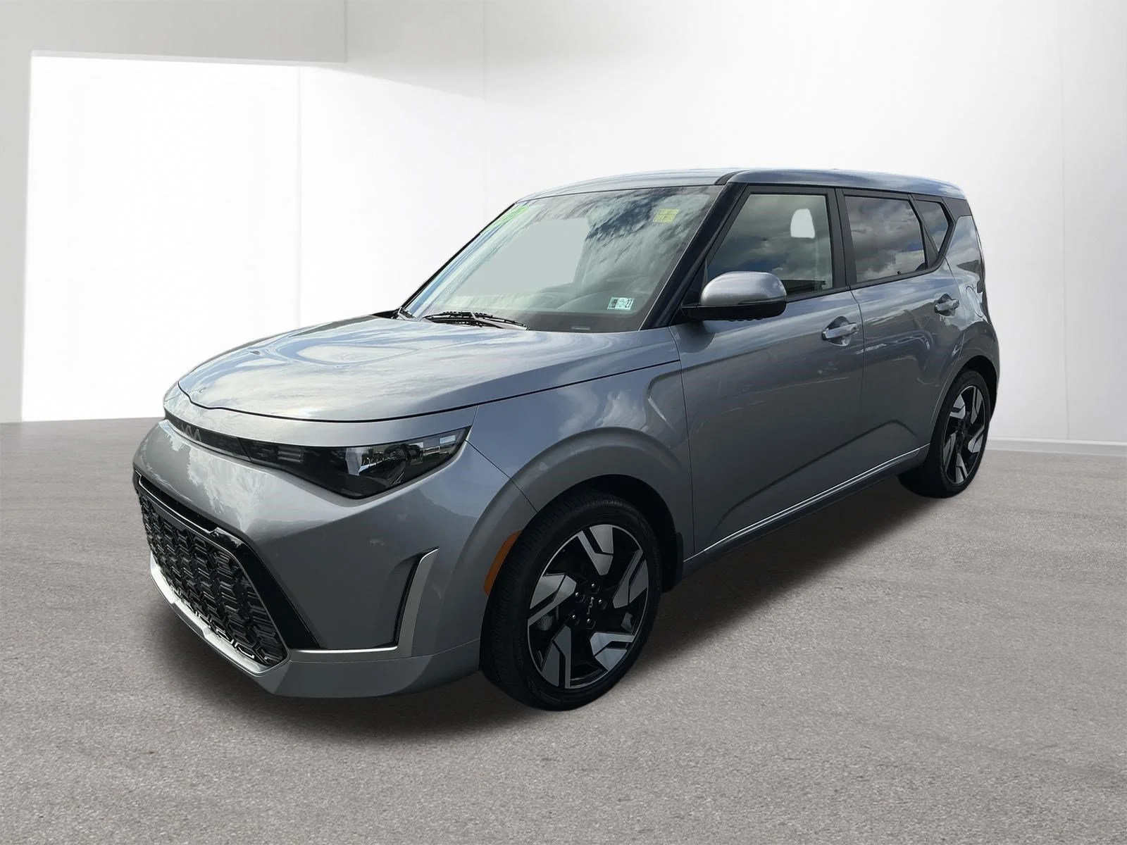 Used 2025 Steel Gray Kia GT-Line image 7