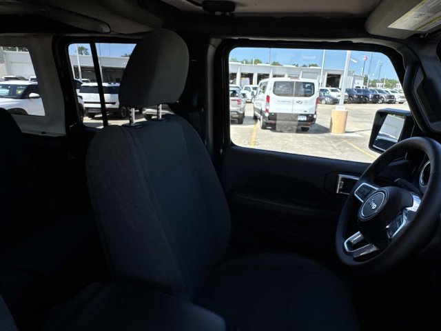 Used 2025 Black Jeep Sahara image 32