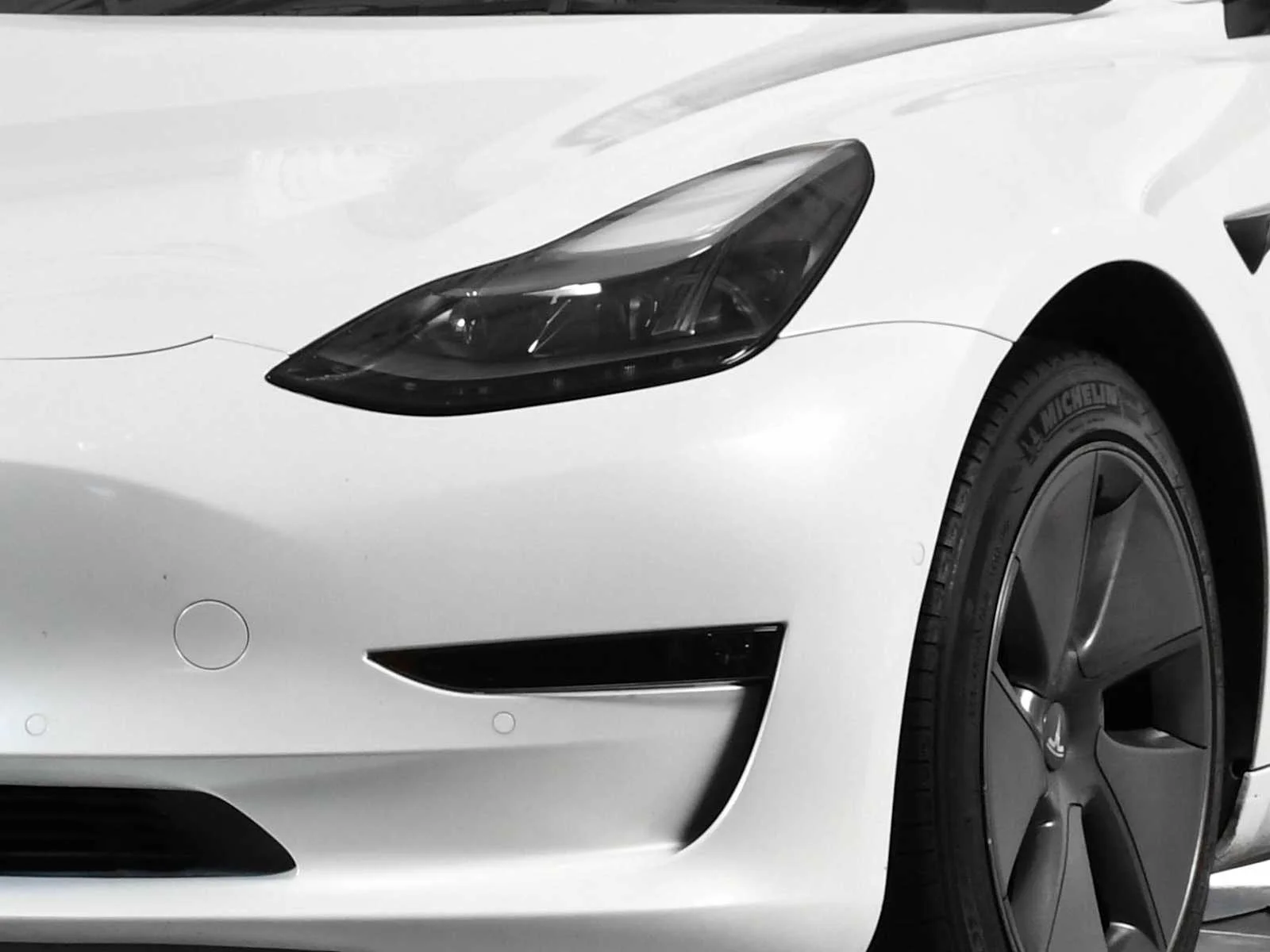 Used 2022 Pearl White Multi-Coat Tesla Long Range image 10