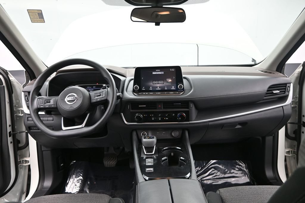 Used 2021 White Nissan S image 31