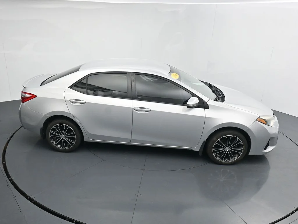 Used 2016  Toyota S Plus image 28