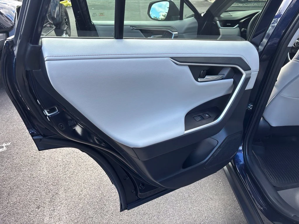 Used 2023  Toyota Limited image 17