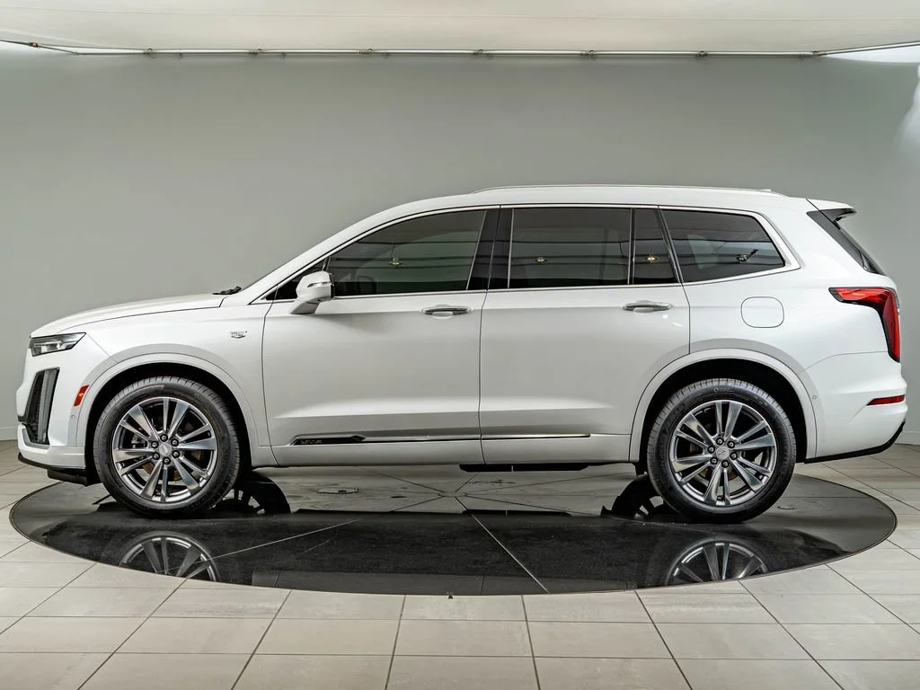 Used 2025 Crystal White Tricoat Cadillac Premium Luxury image 8