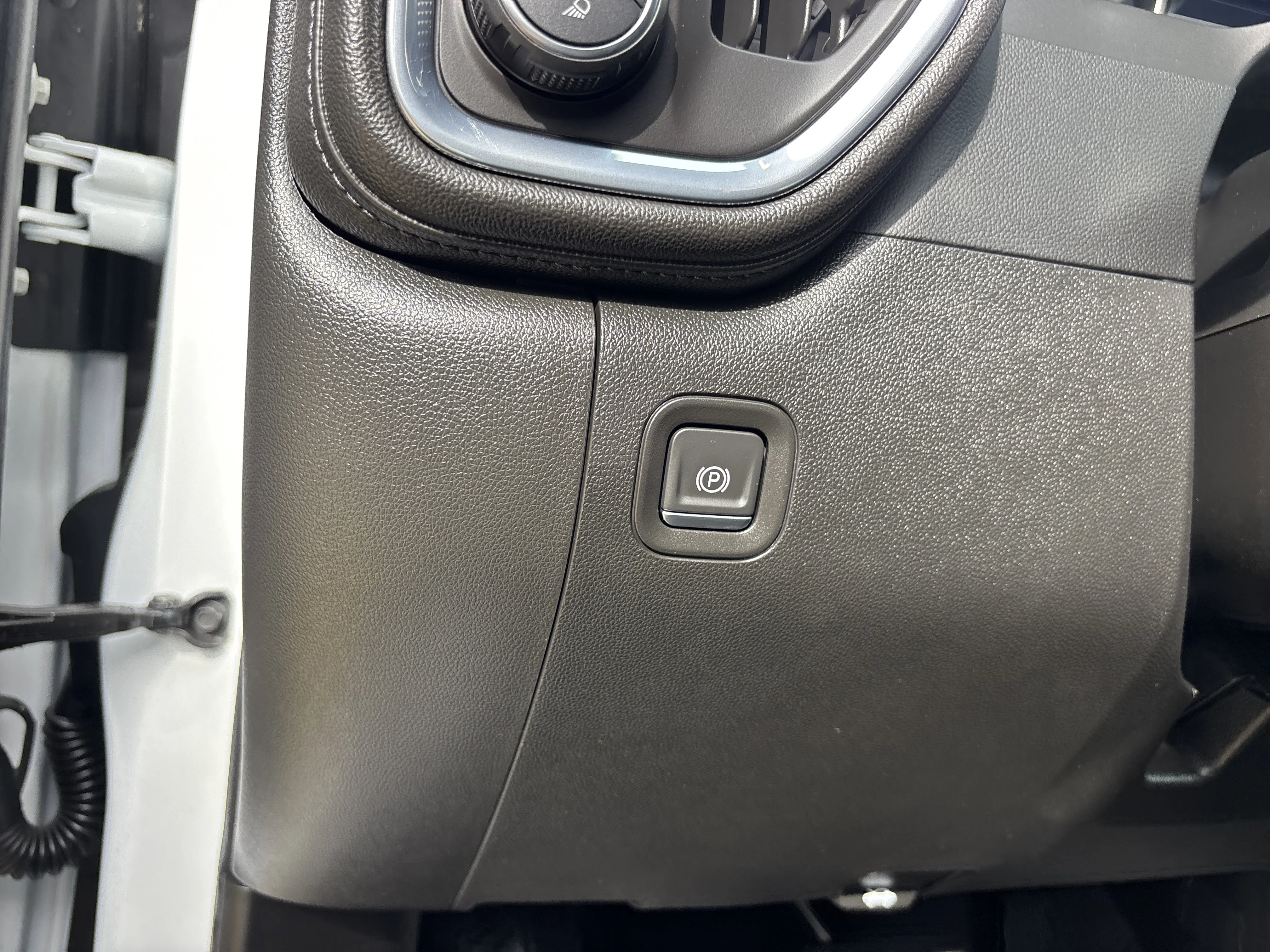 Used 2022 Summit White Chevrolet LTZ 4WD image 29