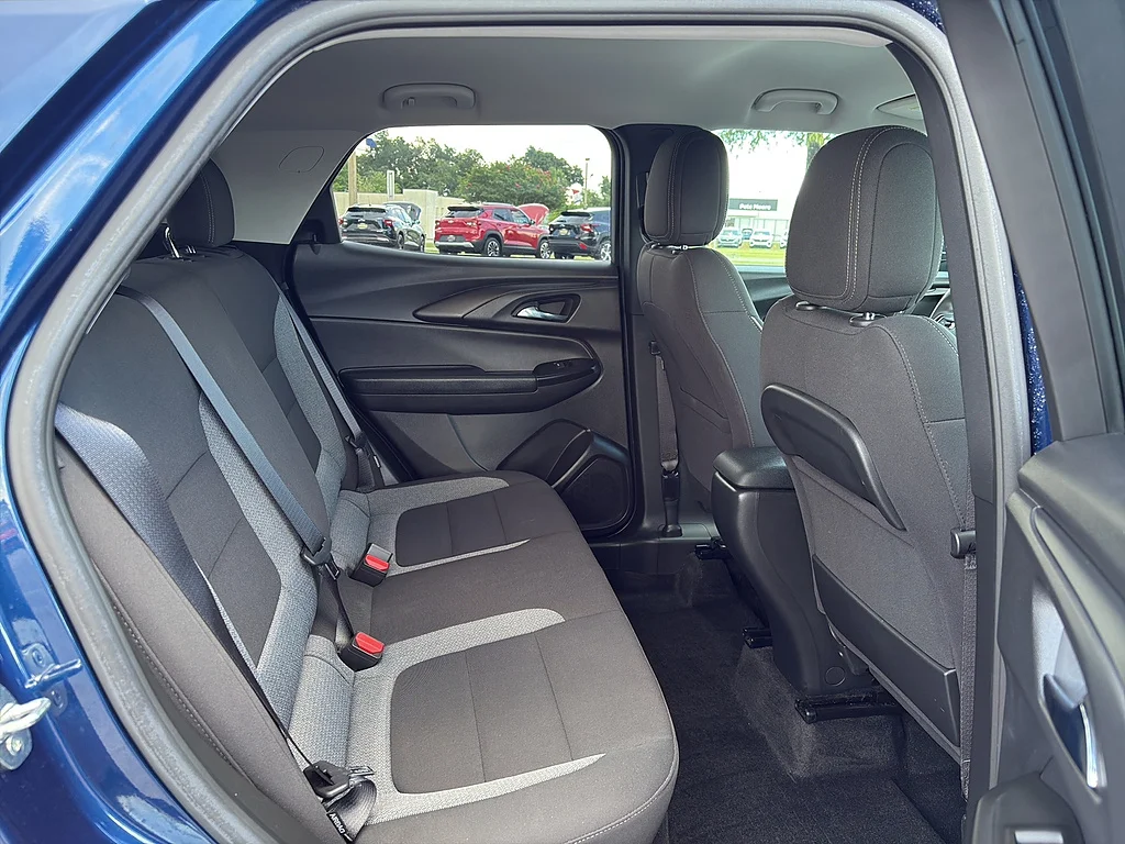 Used 2023 Blue Glow Metallic Chevrolet  image 17