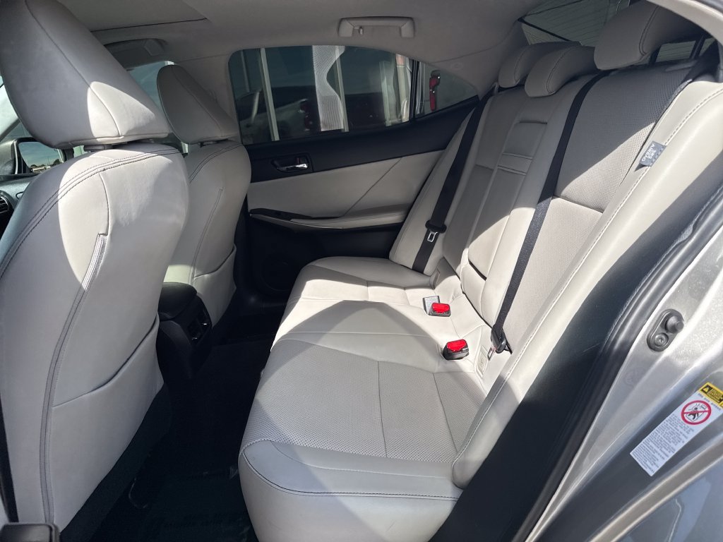 Used 2014 Atomic Silver Lexus 4DR SDN RWD image 22