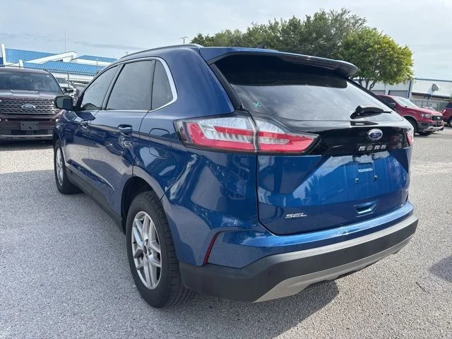 Used 2023 Blue Ford SEL image 7