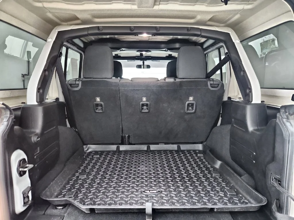 Certified Used 2018 White Jeep Unlimited Sport image 33