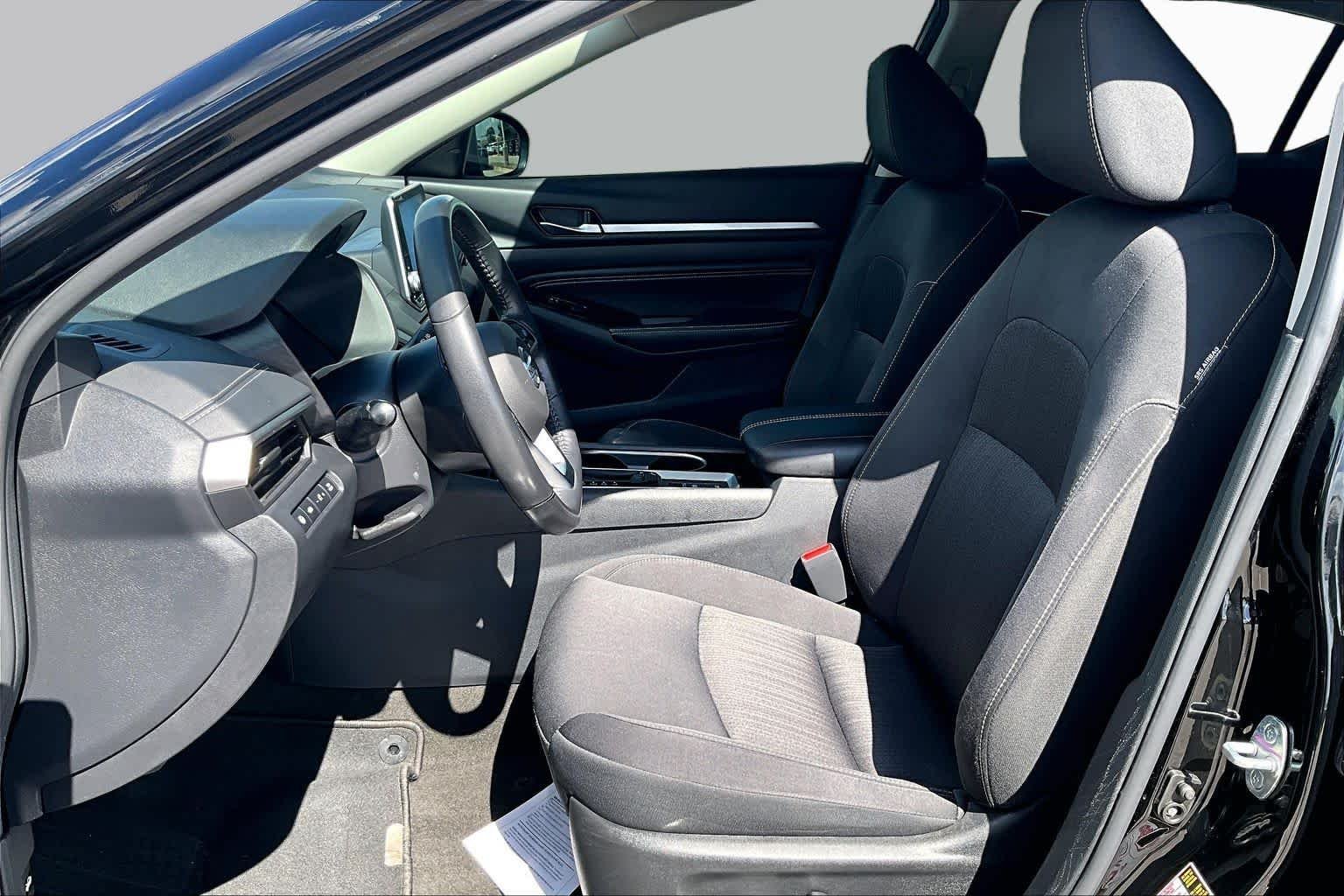 Used 2022 Super Black Nissan 2.5 SV image 8