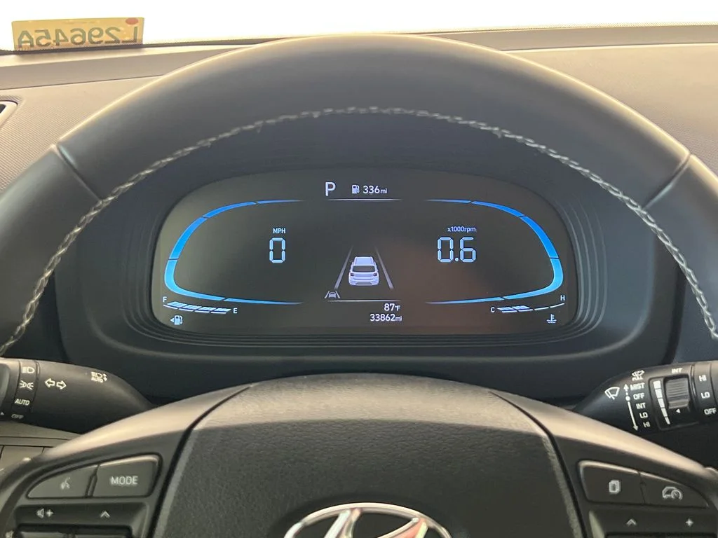Used 2023 White Hyundai SEL image 17