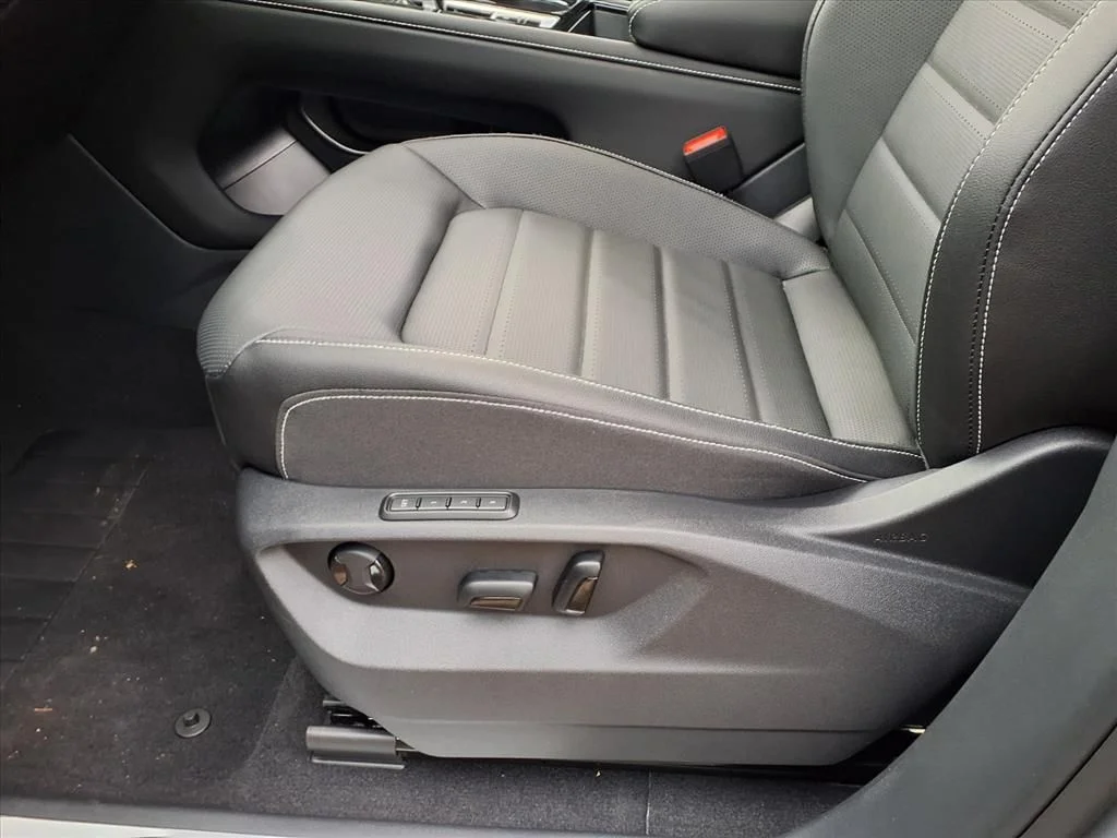 New 2026 Pure Gray Volkswagen 2.0T SEL image 8