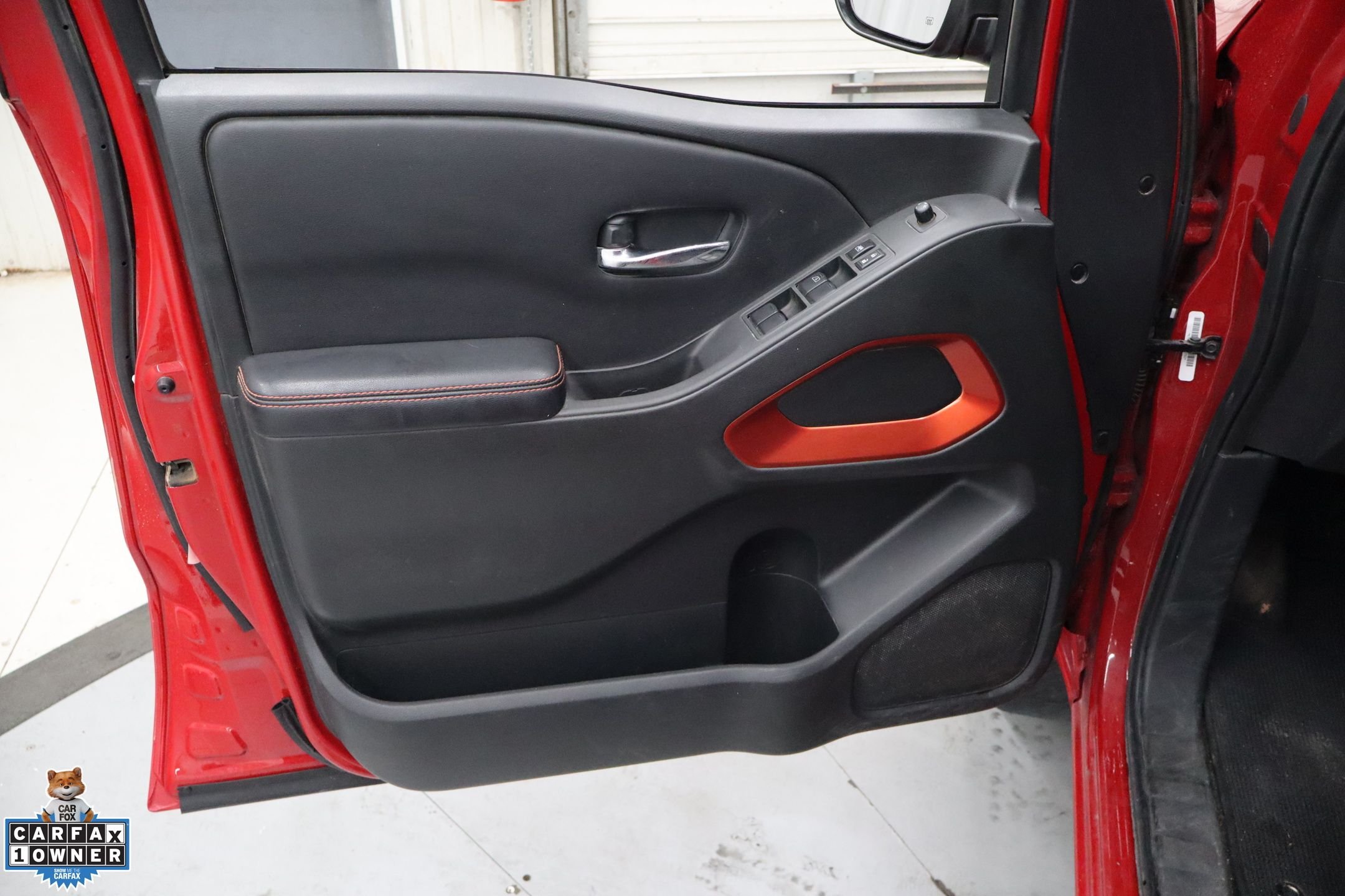 Used 2025 Red Nissan PRO-4X image 12