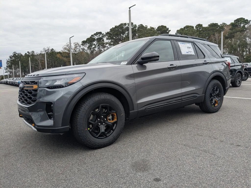 New 2026 Carbonized Gray Metallic Ford Tremor image 8