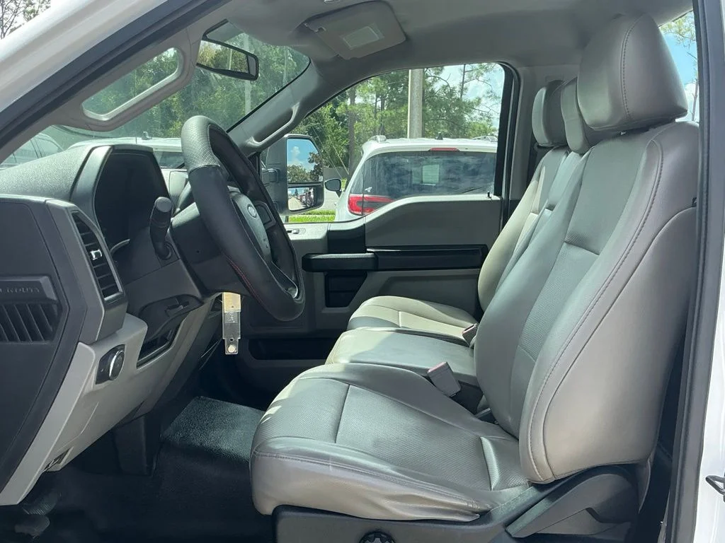 Used 2018 White Ford XL image 25