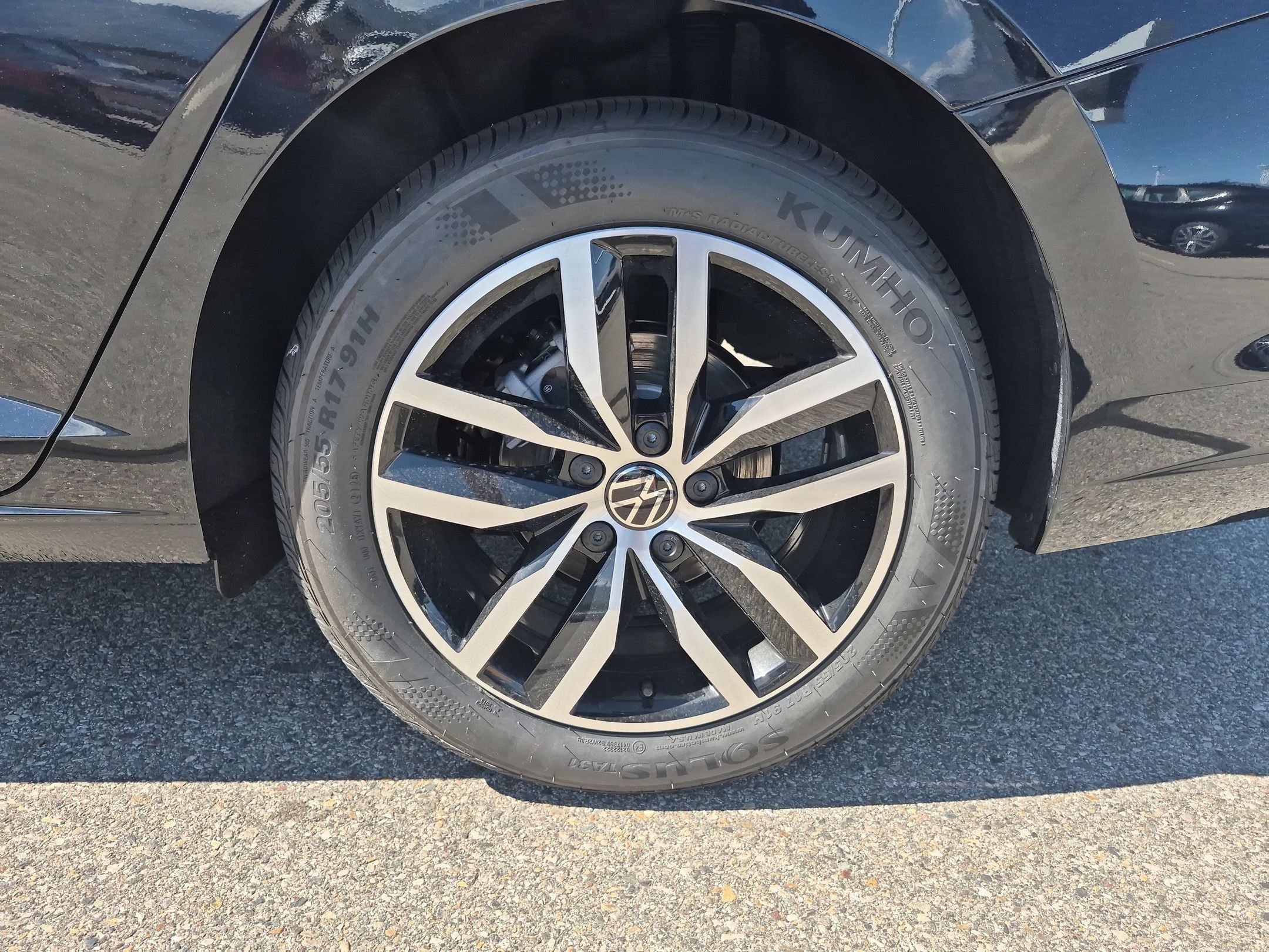 New 2027 Deep Black Pearl Volkswagen SE image 16