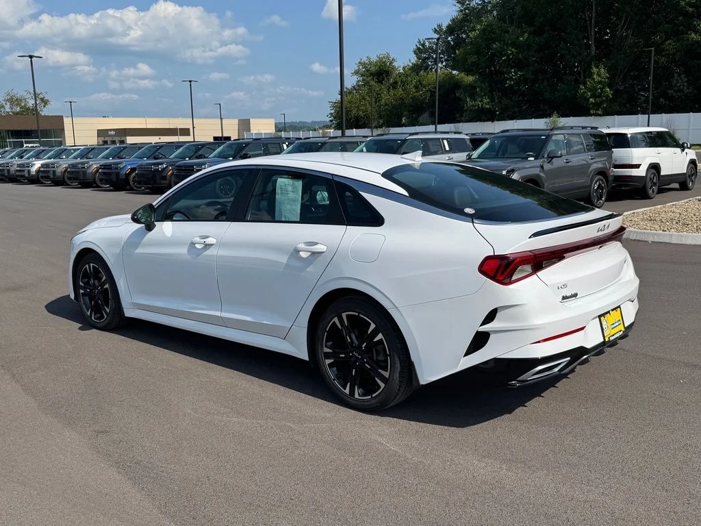 Used 2024 White Kia GT-Line image 5
