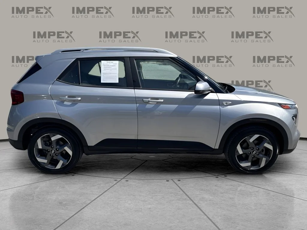 Used 2025 Silver Hyundai SEL image 6