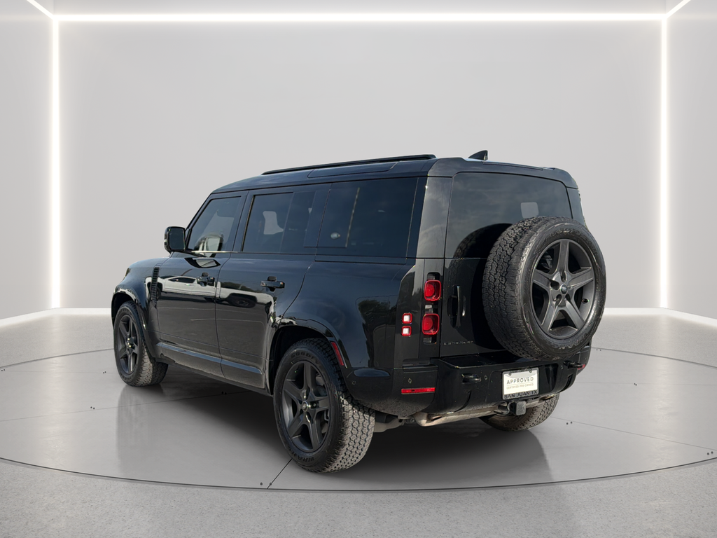 Used 2024 Black Land Rover X-Dynamic SE image 15