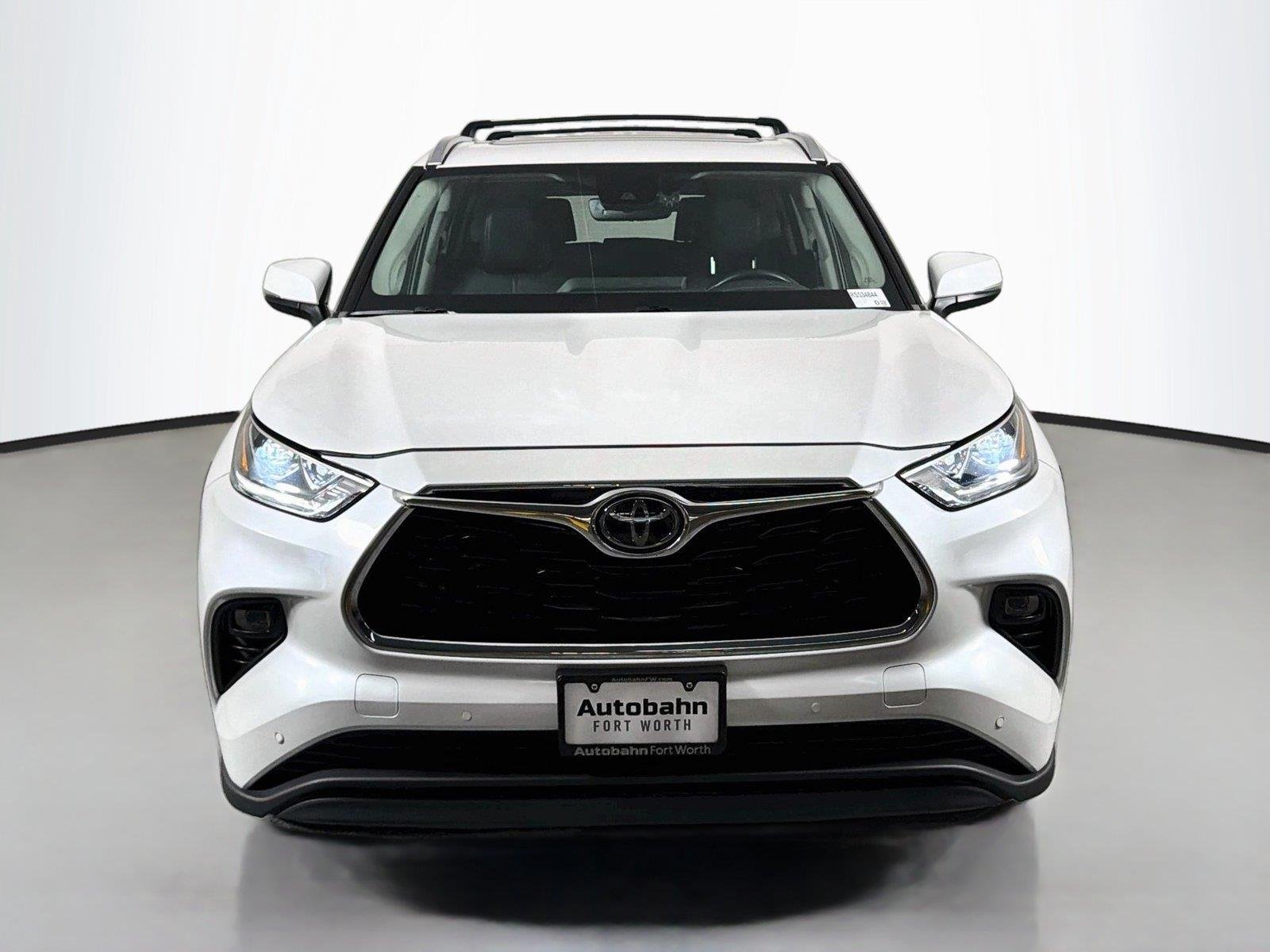 Used 2024 Wind Chill Pearl Toyota Limited image 2
