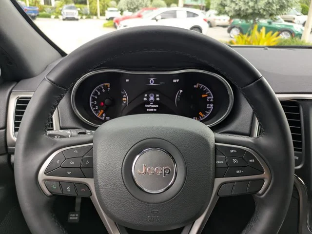 Used 2020 Bright White Clearcoat Jeep Laredo image 23