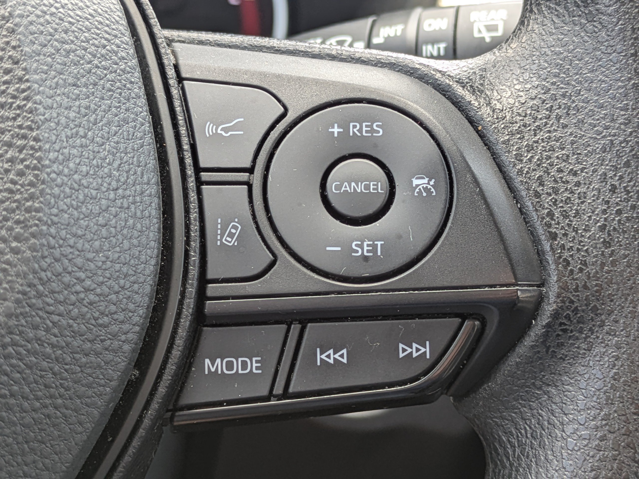2023 Toyota RAV4 XLE - Photo 25