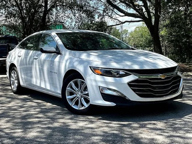 Used 2025 Summit White Chevrolet 1LT image 2