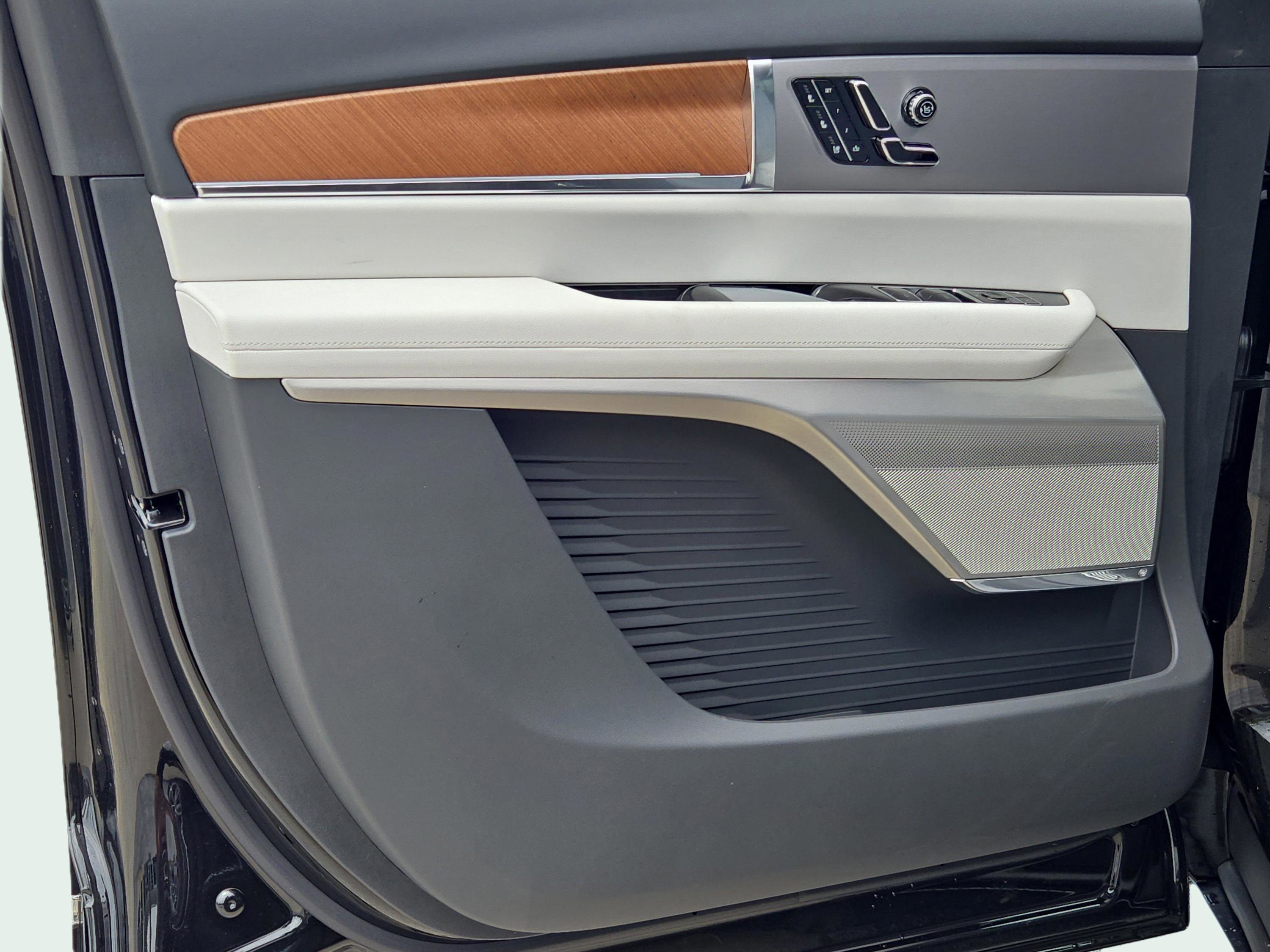 2026 Cadillac VISTIQ Sport - Photo 17