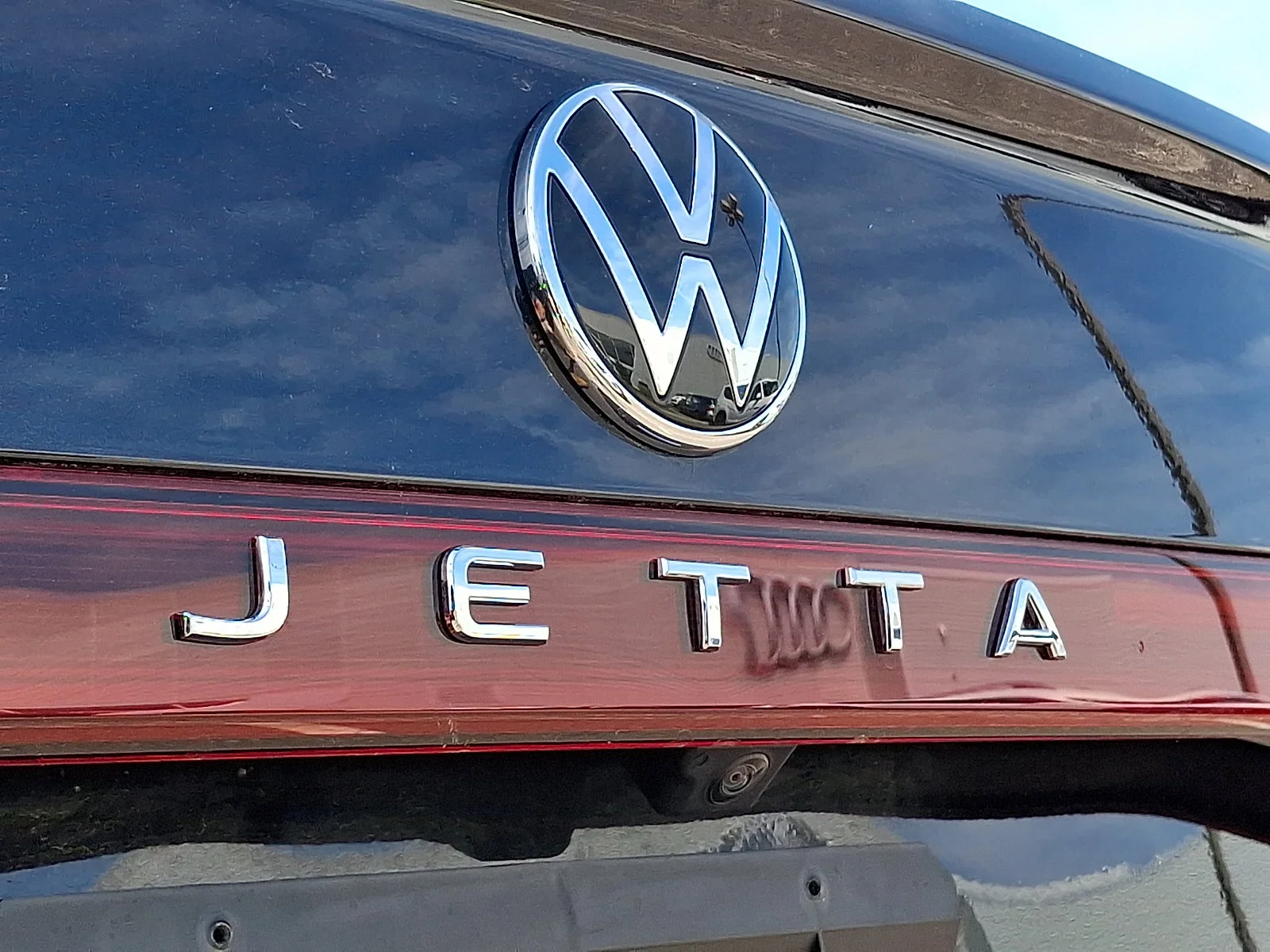 Used 2025 Deep Black Pearl   2T2t Volkswagen SE image 30