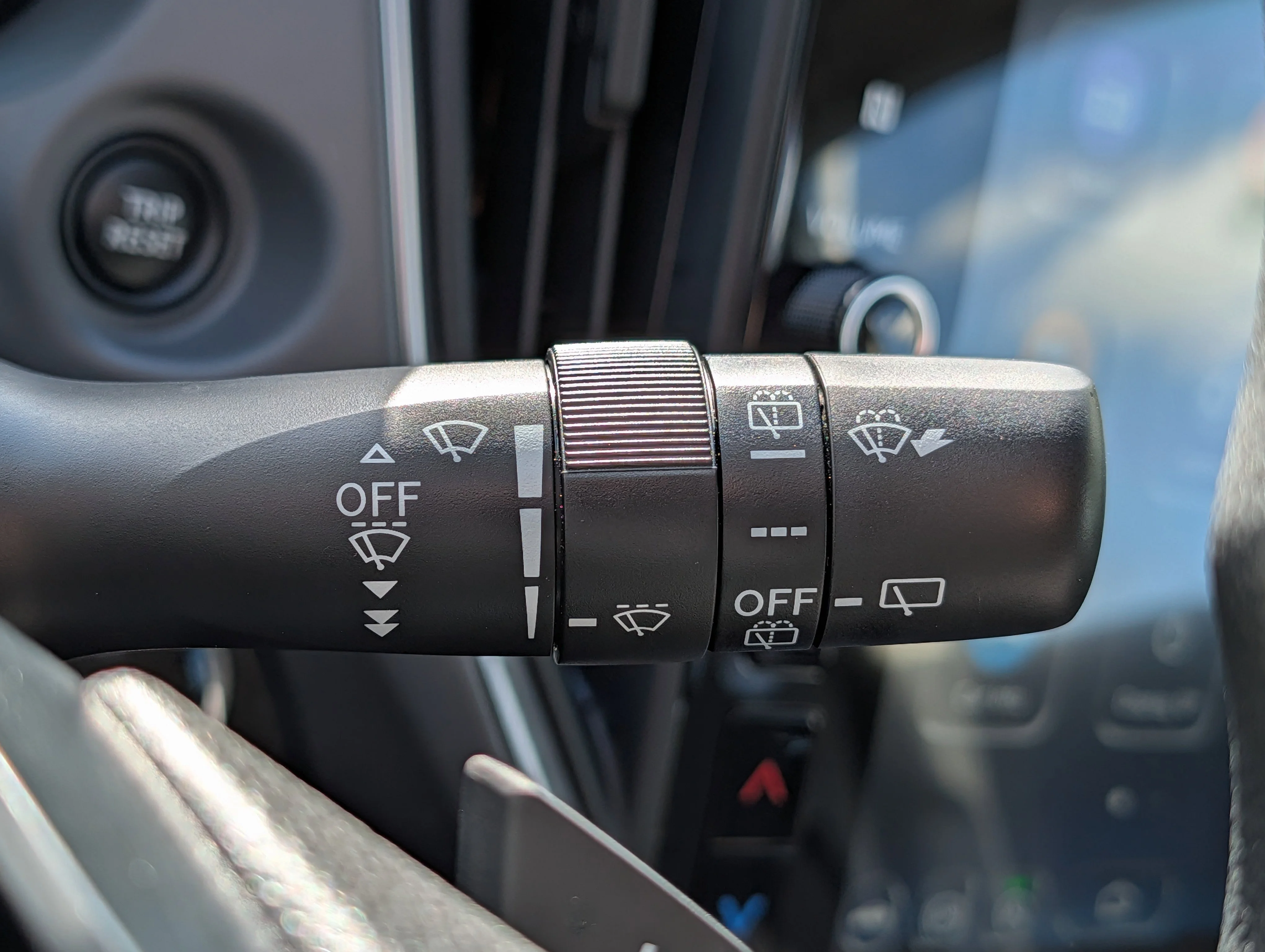 Used 2025 Offshore Blue Metallic Subaru Premium image 31