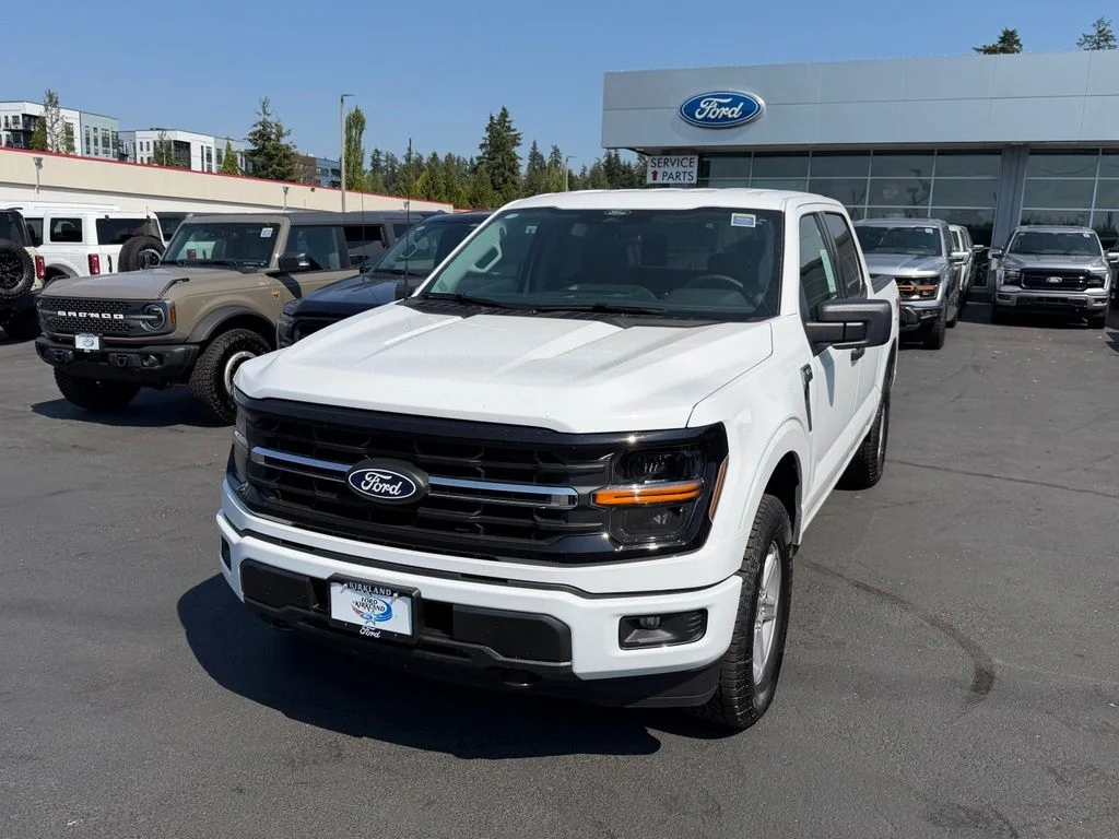 New 2026 Oxford White Ford XLT image 3