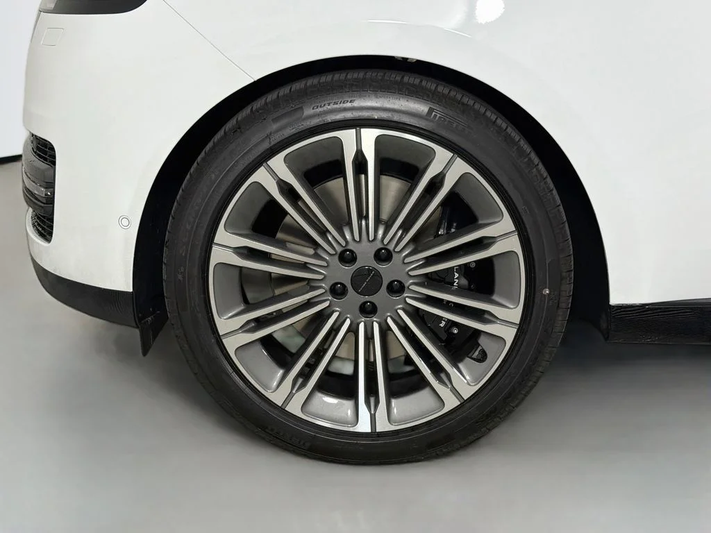 New 2026 Fuji White Land Rover SE image 33
