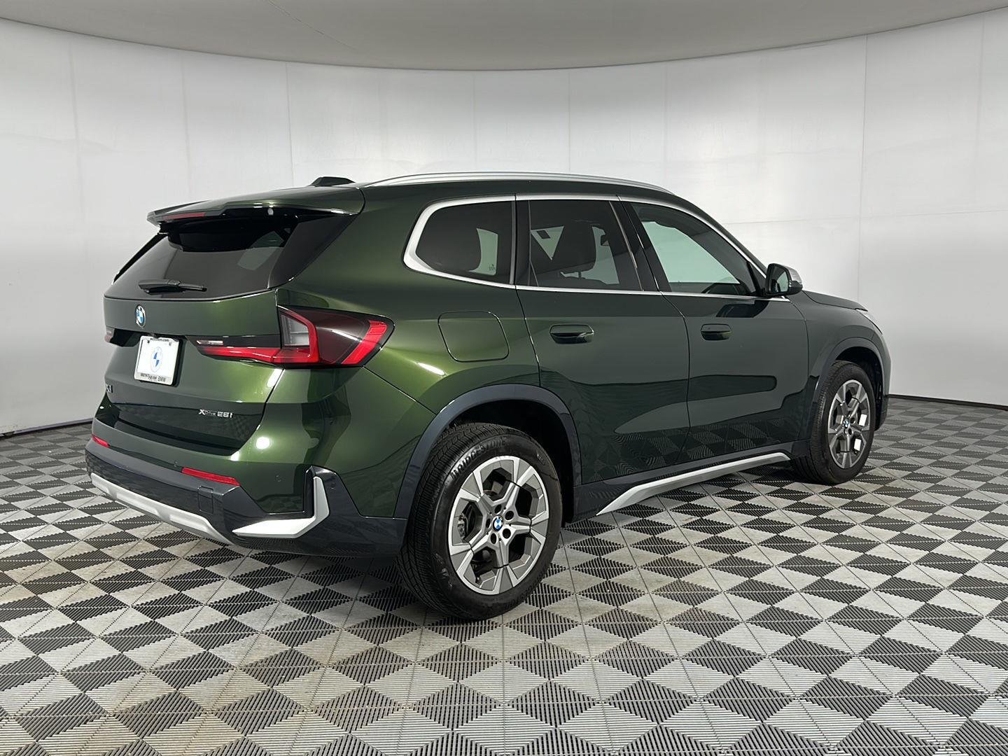 Used 2023 San Remo Green Metallic BMW xDrive28i image 24
