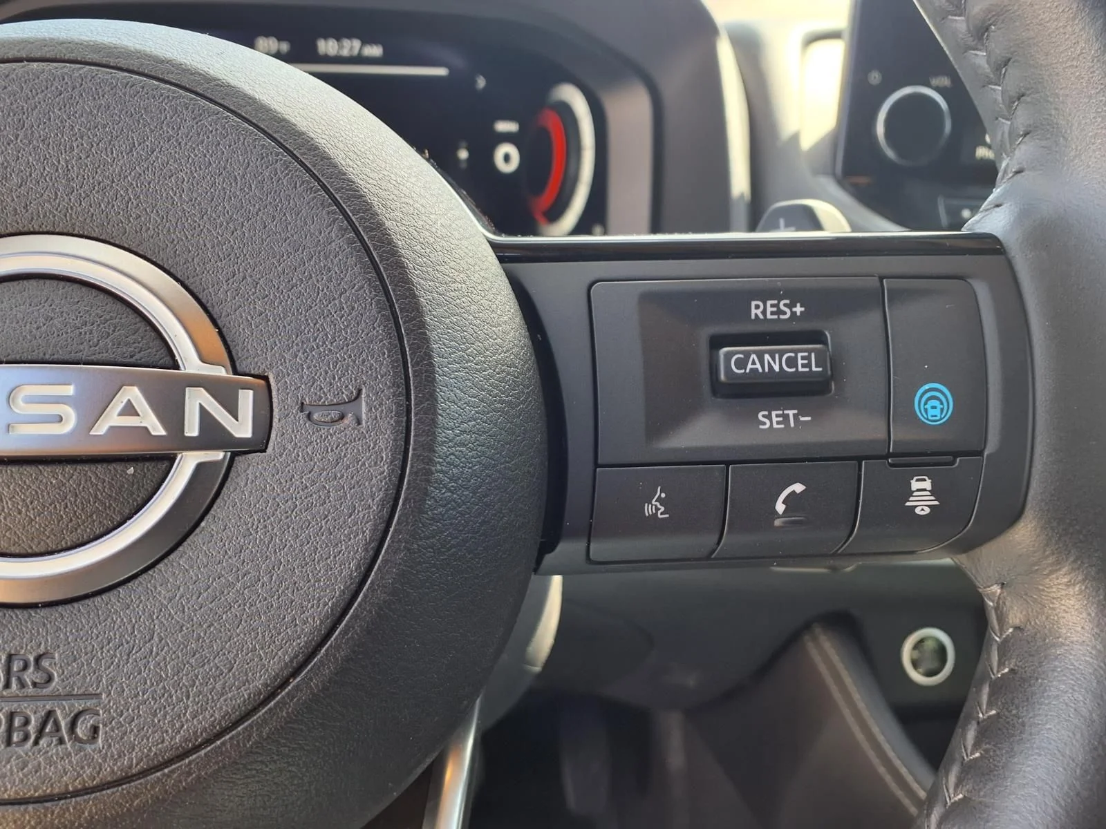 Used 2023 White Nissan Platinum image 19