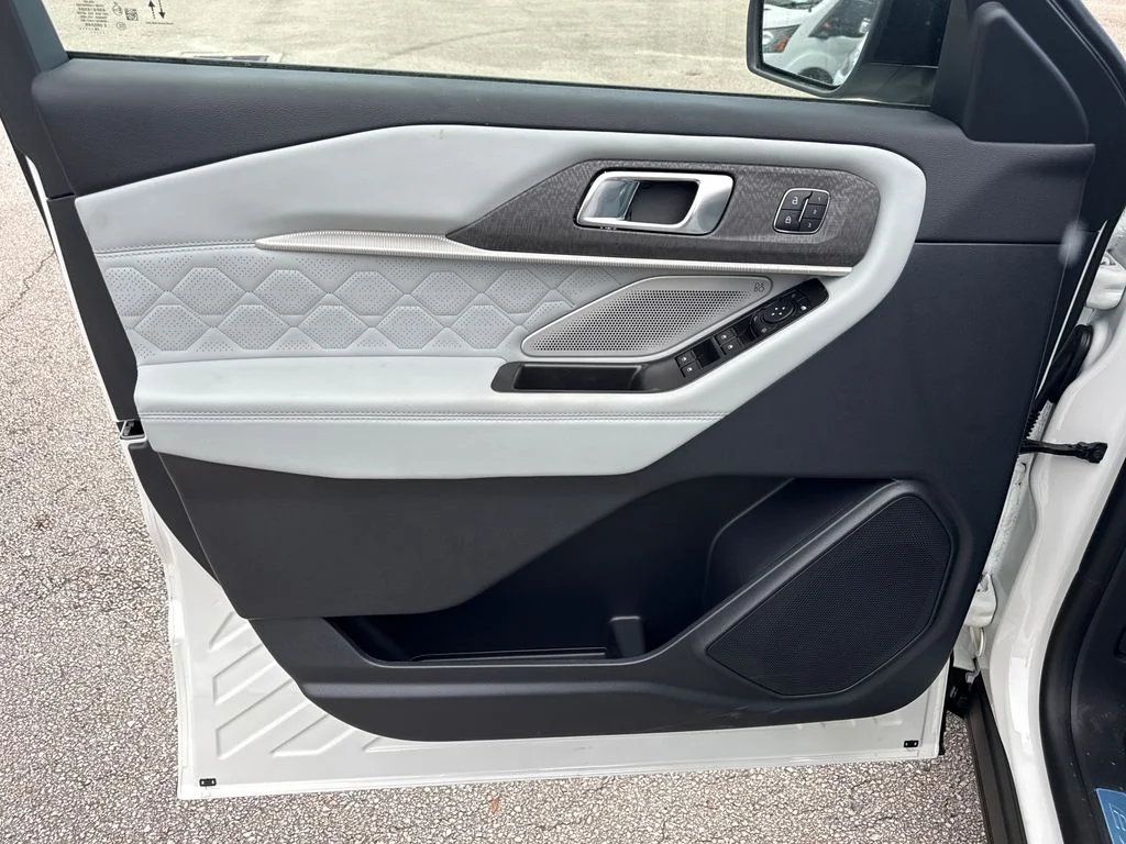 New 2027 White Ford Platinum image 20