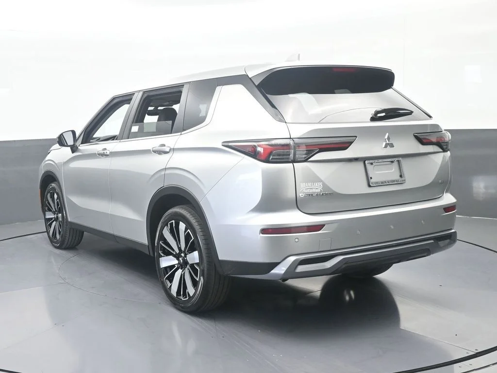 New 2026 Silver Metallic Mitsubishi SE 1.5T 2WD image 4