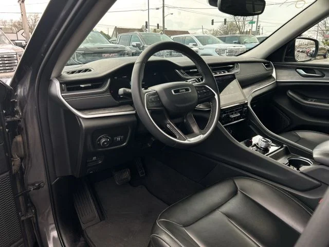 Used 2024 Gray Jeep Limited image 31